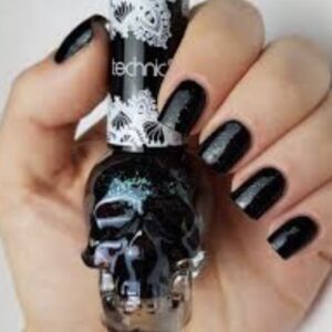 Technic skull nail polish Black