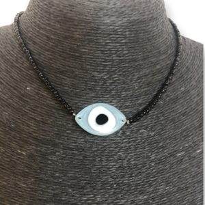 Χειροποίητο κολιέ με μαύρες χάντρες και μάτι