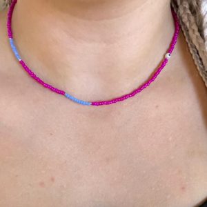 Χειροποίητο κολιέ με γαλάζιες και φούξια χάντρες