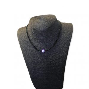 Χειροποίητο κολιέ με μαύρες χάντρες και ματάκι