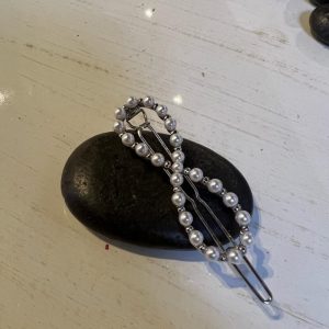 Τσιμπιδάκι μαλλιών ασημί παπιγιόν με πέρλες