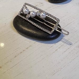 Τσιμπιδάκι μαλλιών ασημί τετράγωνο με πέρλες