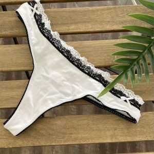 Εσώρουχο λευκο με μαύρη δαντέλα μέγεθος Μ