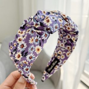 Στέκα μωβ με λουλούδια